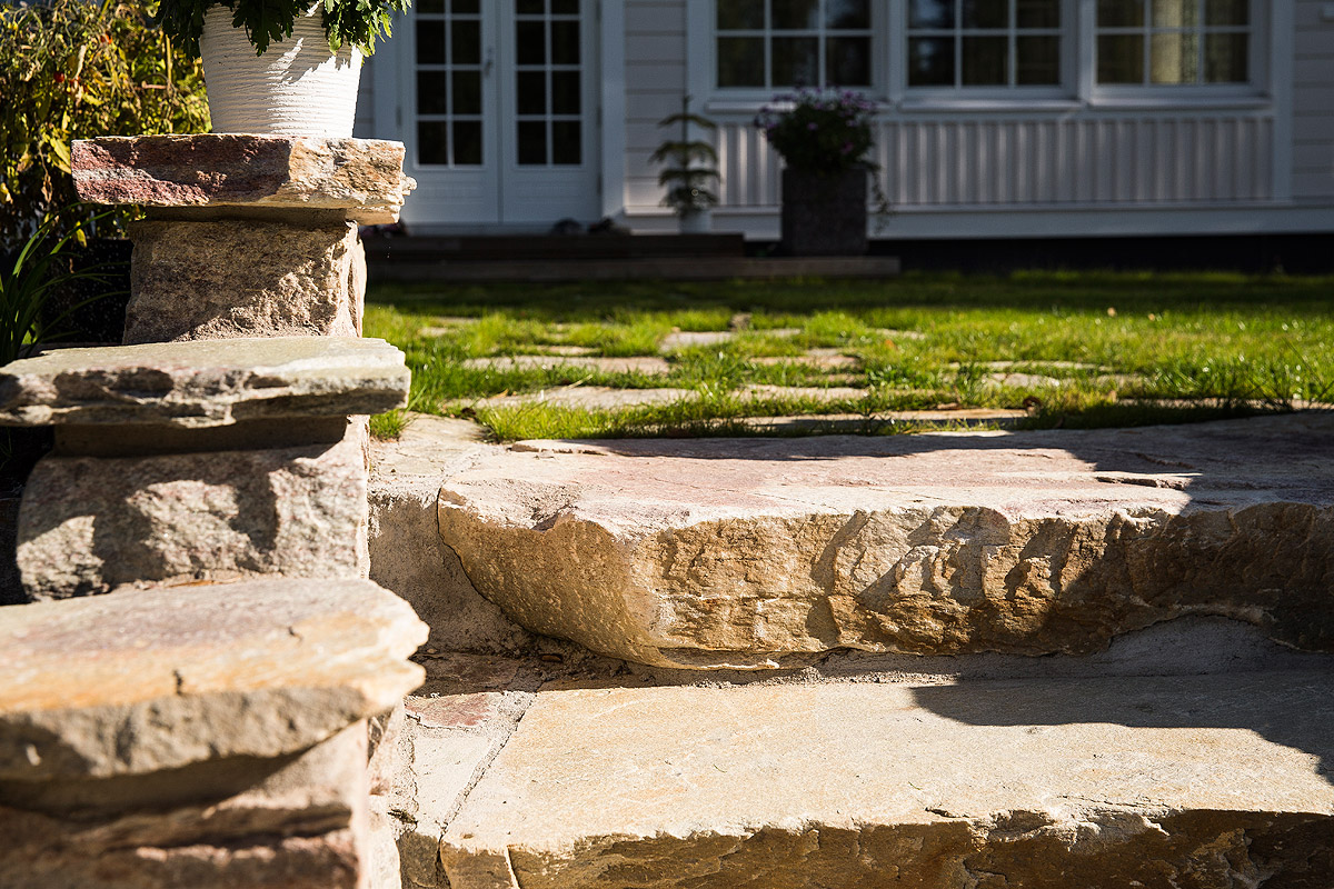 Omakotitalo, Juva: puutarha- ja kivityöt